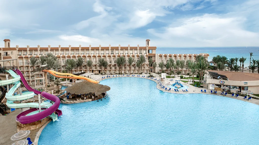 الفندق بيراميزا بيتش ريزورت - سهل حشيش